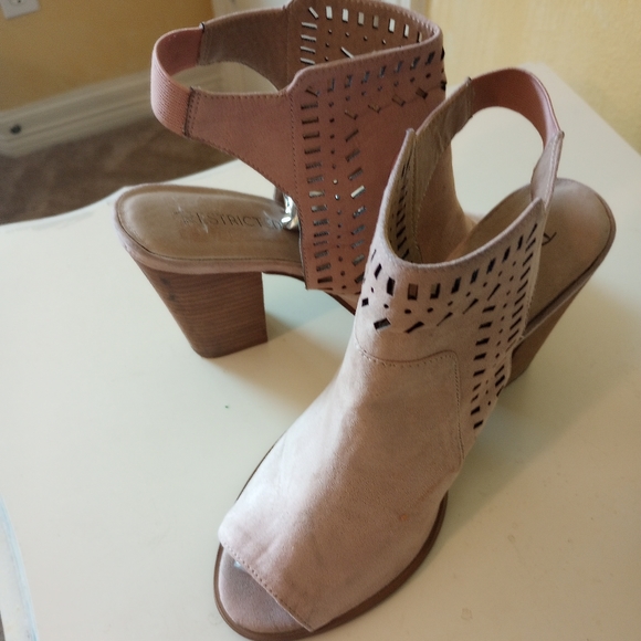 Restricted Pink Wedge - Picture 1 of 5